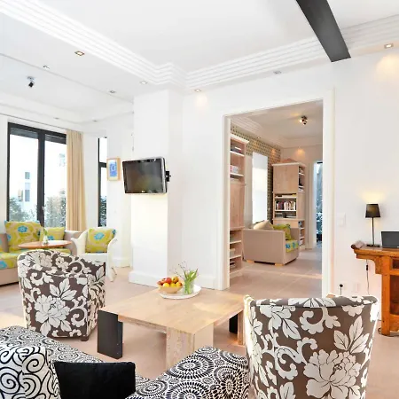 Tusculum In Villa Binz