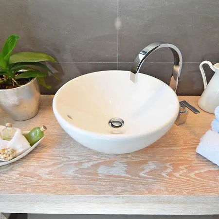 Tusculum In Villa Binz